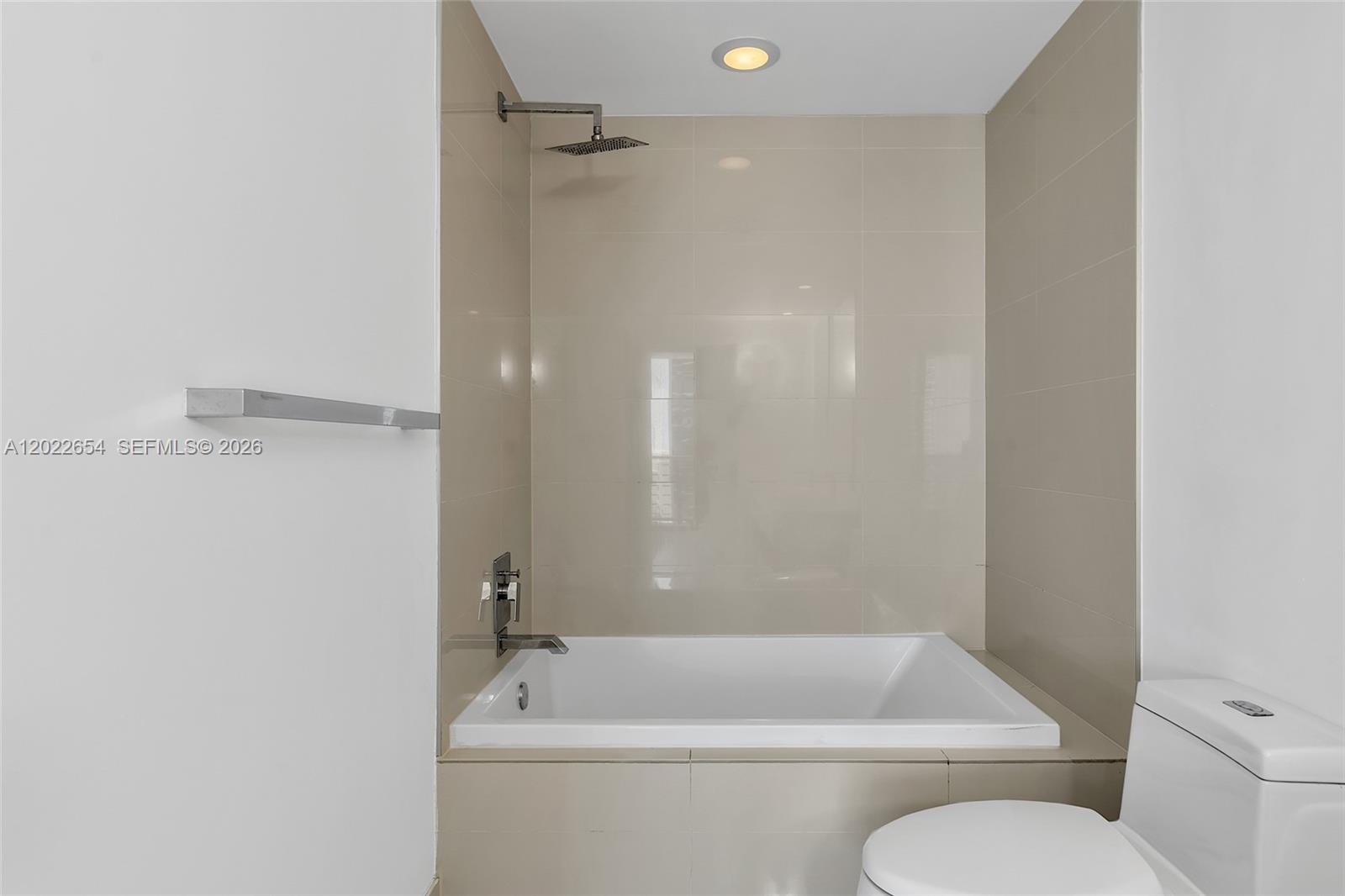 45 SW 9th St #3502, Miami FL 33130