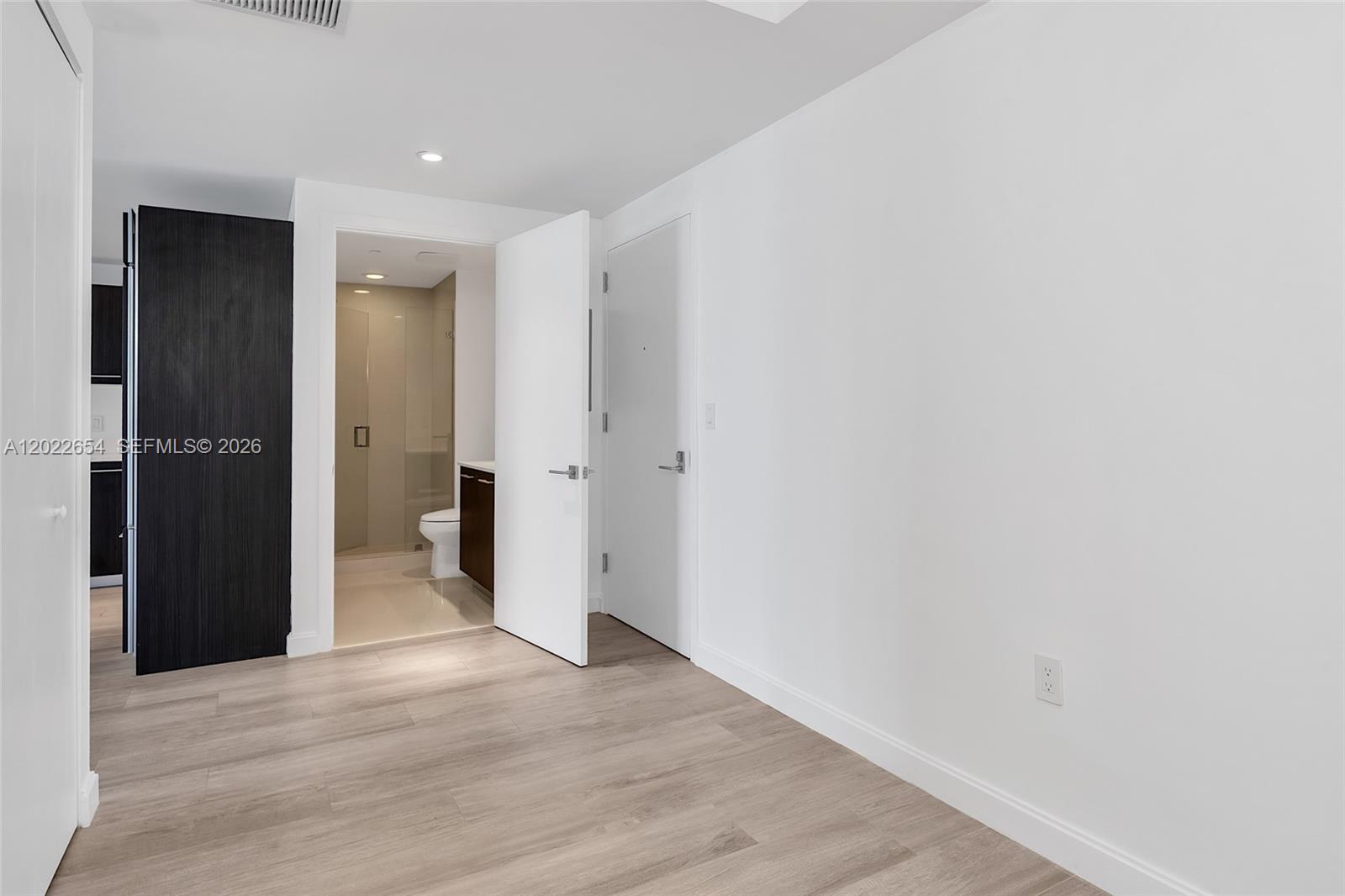 45 SW 9th St #3502, Miami FL 33130