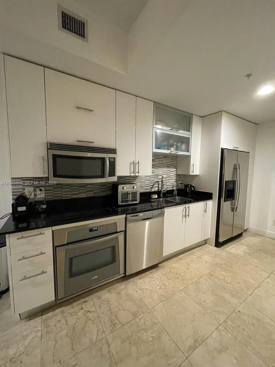 60 SW 13th St #2210, Miami FL 33130