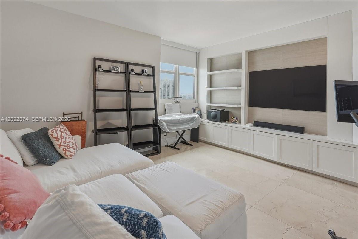 3301 NE 183rd St #2101, Aventura FL 33160