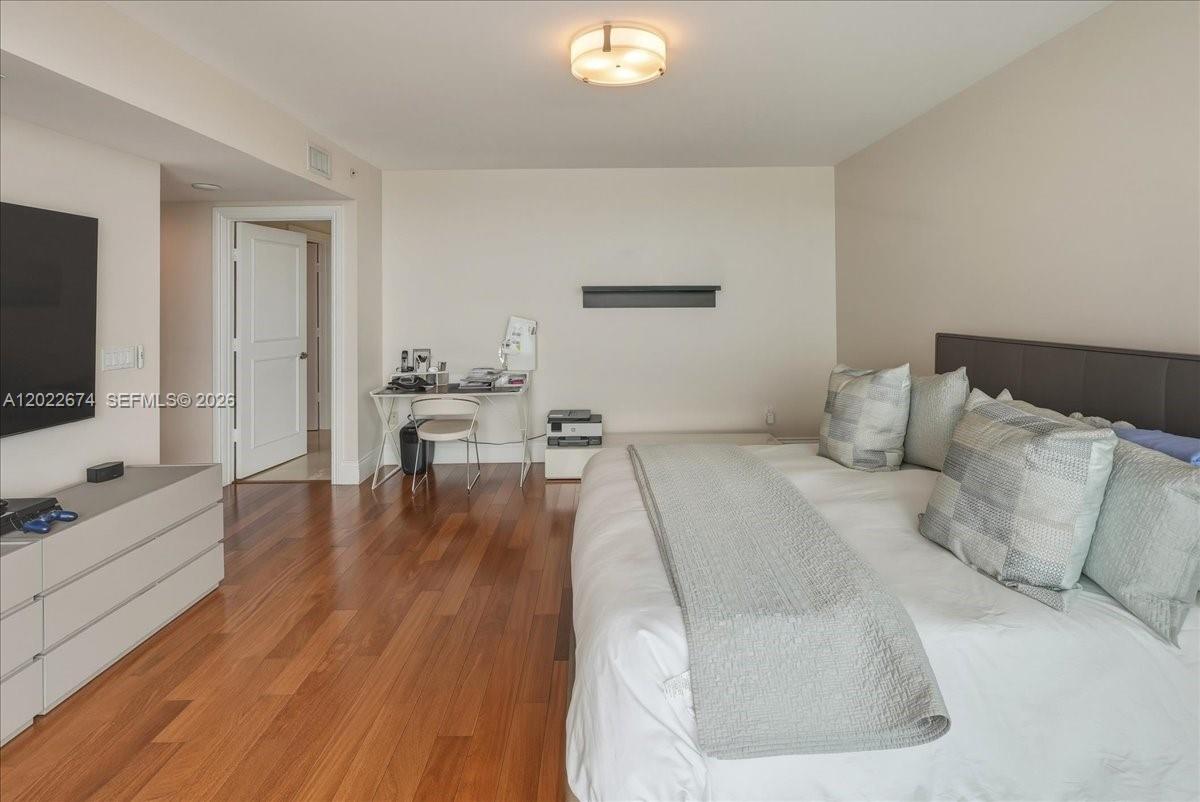 3301 NE 183rd St #2101, Aventura FL 33160