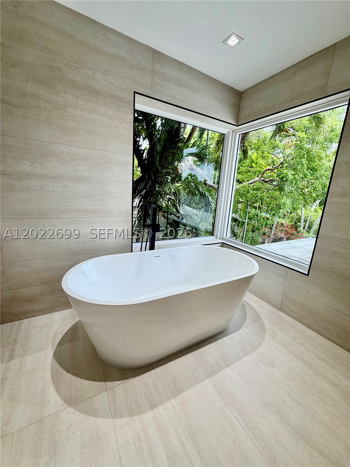 8300 Hawthorne Ave, Miami Beach FL 33141