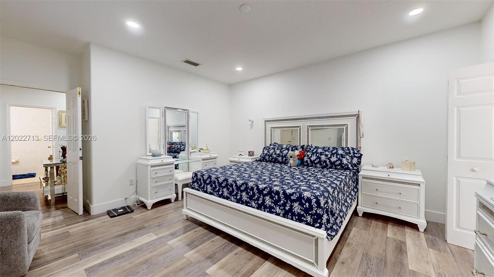 357 W 44th St, Hialeah FL 33012