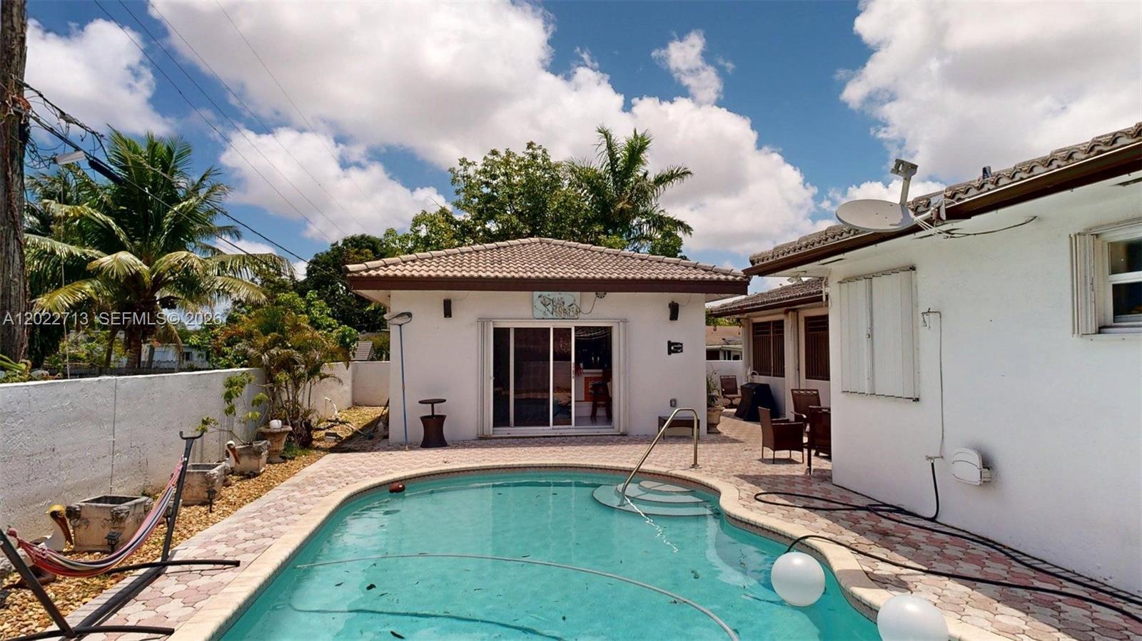 357 W 44th St, Hialeah FL 33012