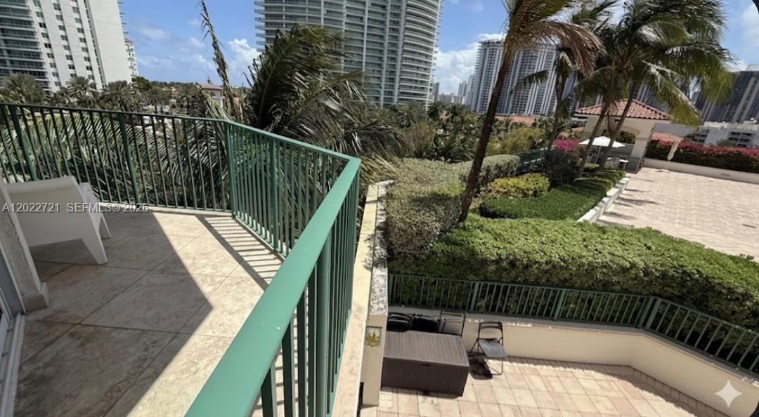 20000 E Country Club Dr #601, Aventura FL 33180
