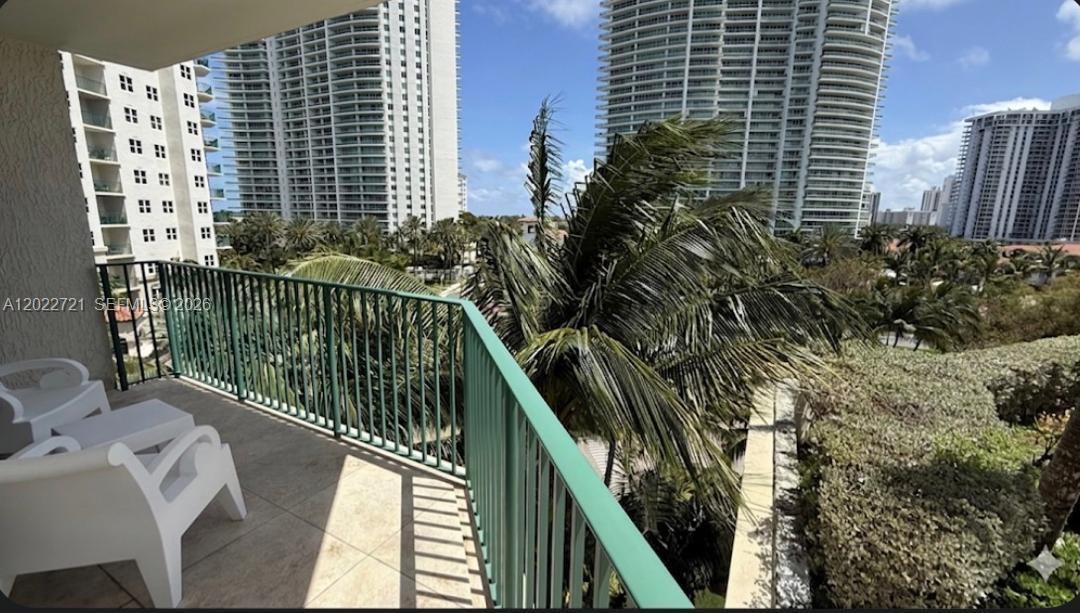 20000 E Country Club Dr #601, Aventura FL 33180
