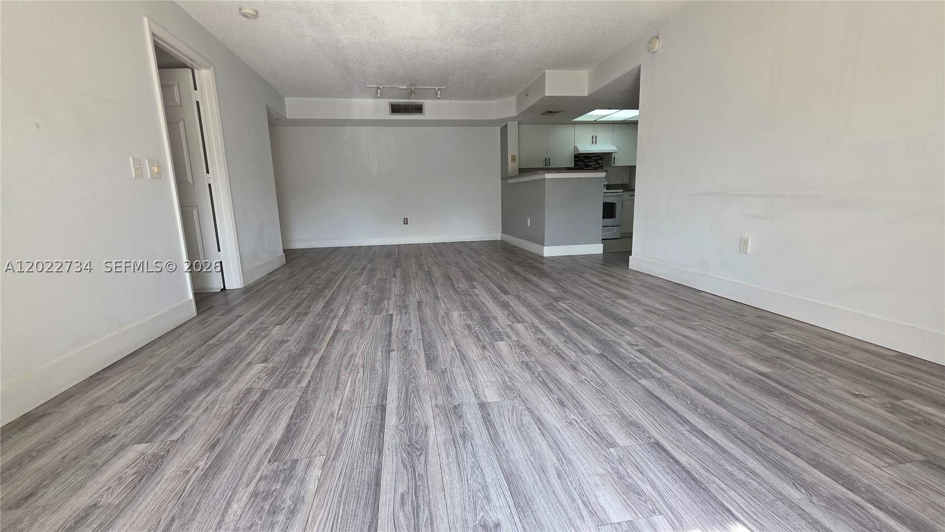 5011 Wiles Rd #203, Coconut Creek FL 33073