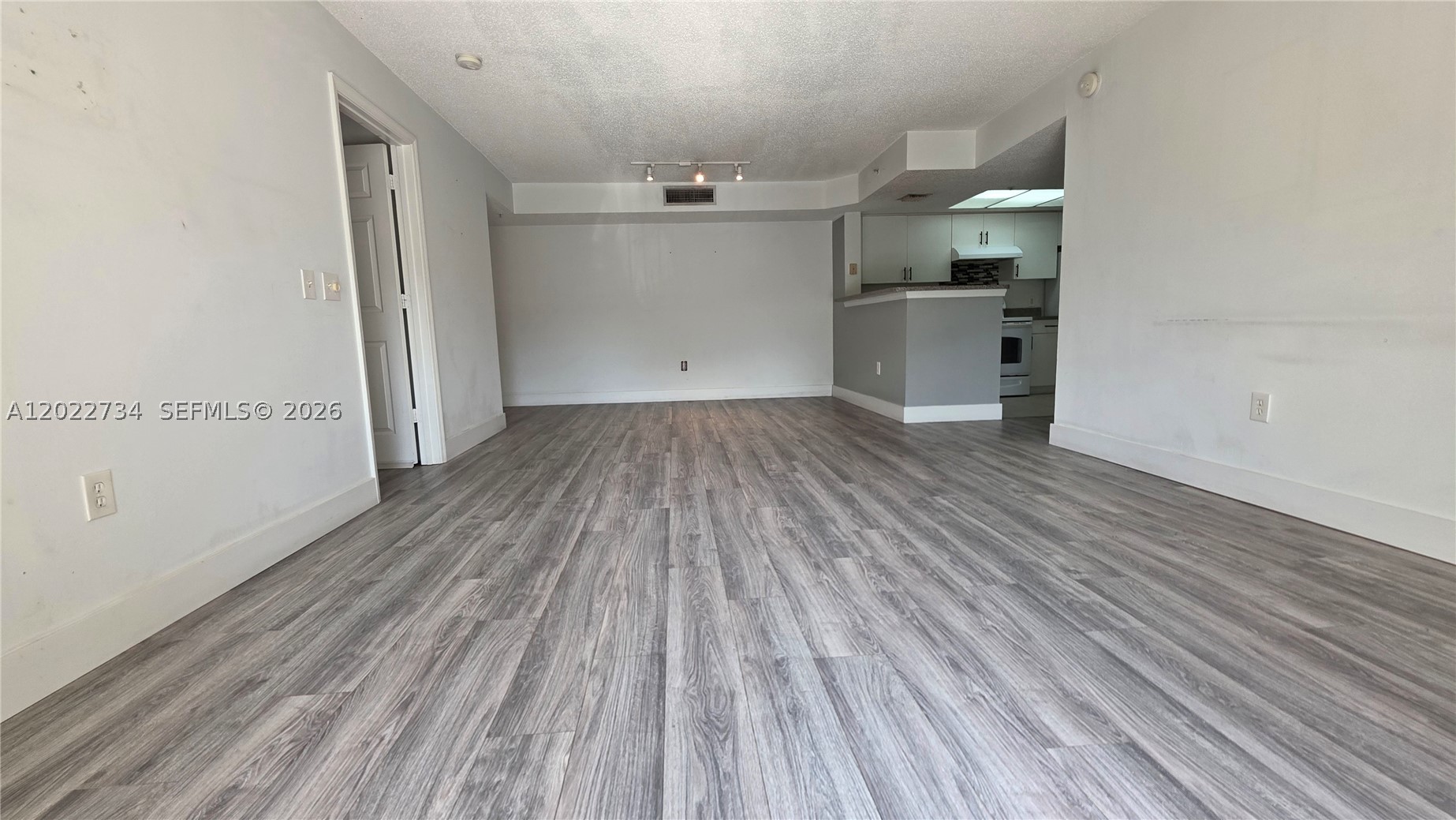 5011 Wiles Rd #203, Coconut Creek FL 33073