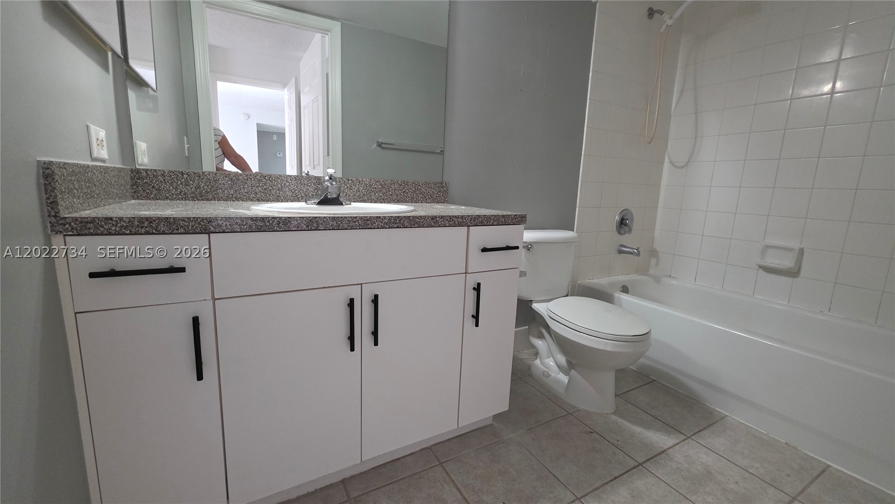 5011 Wiles Rd #203, Coconut Creek FL 33073