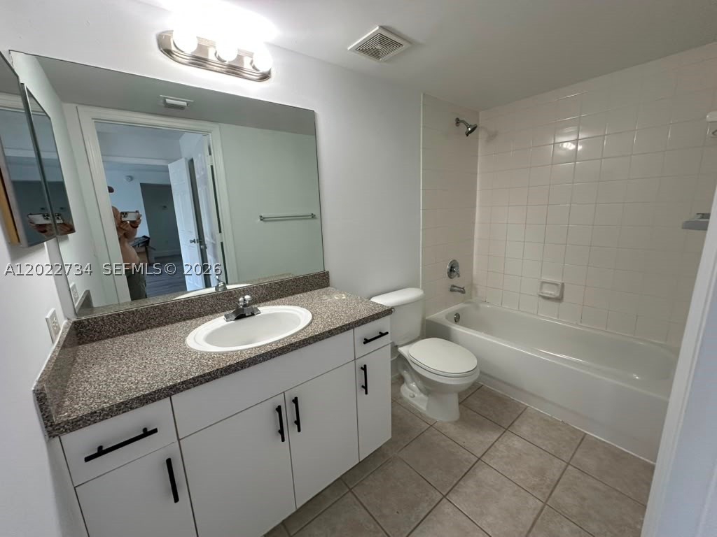 5011 Wiles Rd #203, Coconut Creek FL 33073