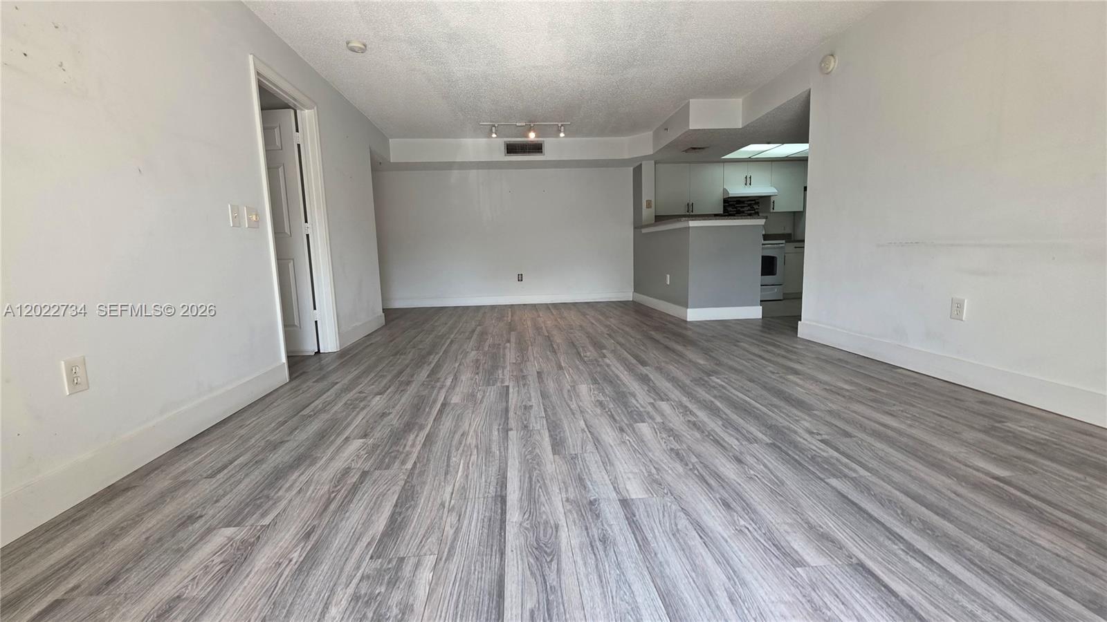 5011 Wiles Rd #203, Coconut Creek FL 33073