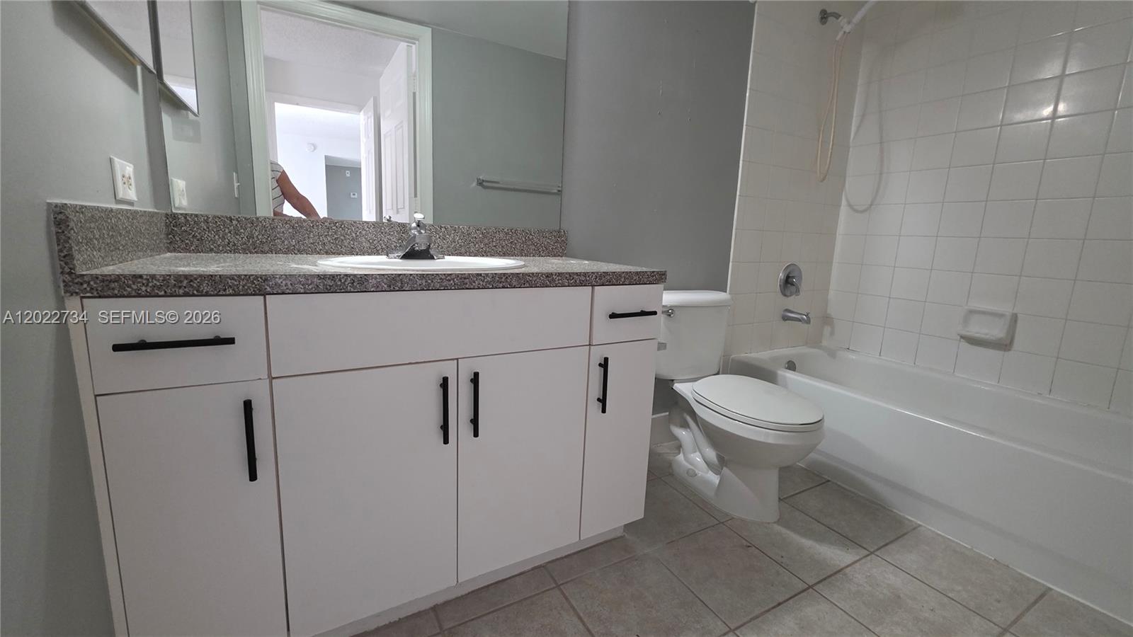 5011 Wiles Rd #203, Coconut Creek FL 33073