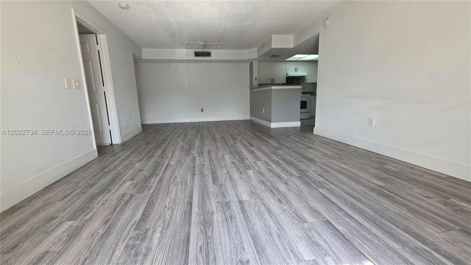 5011 Wiles Rd #203, Coconut Creek FL 33073