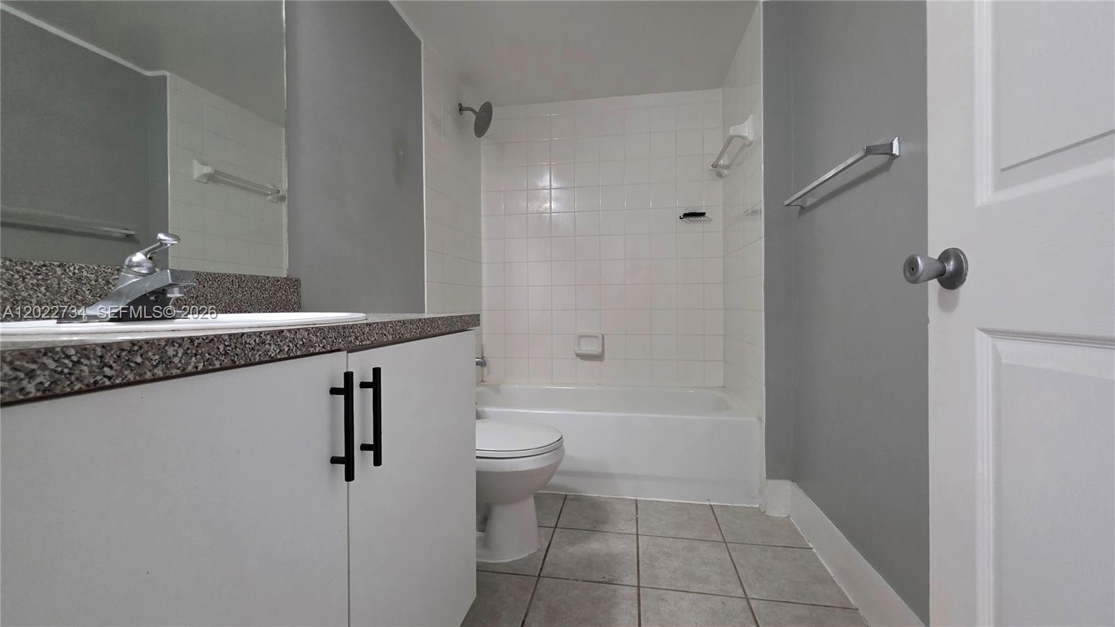 5011 Wiles Rd #203, Coconut Creek FL 33073