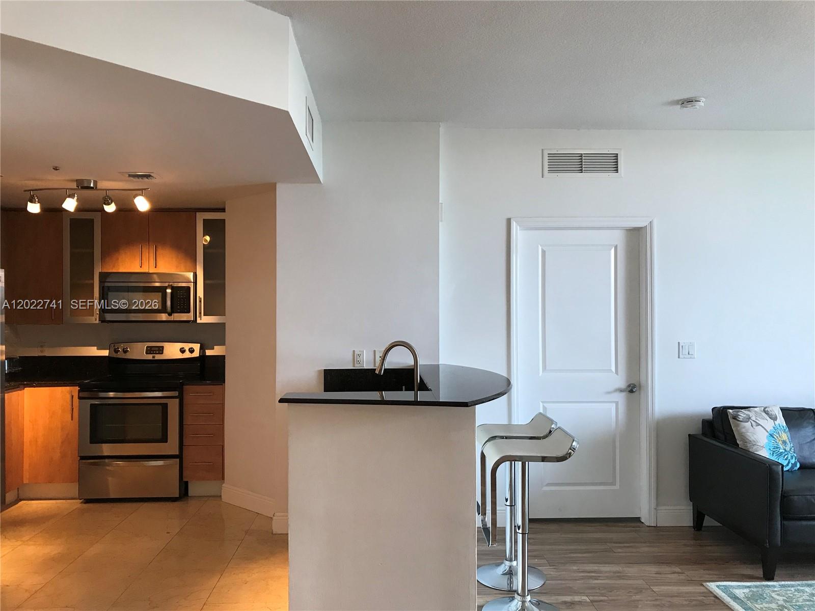 7900 Harbor Island Dr #523, North Bay Village FL 33141