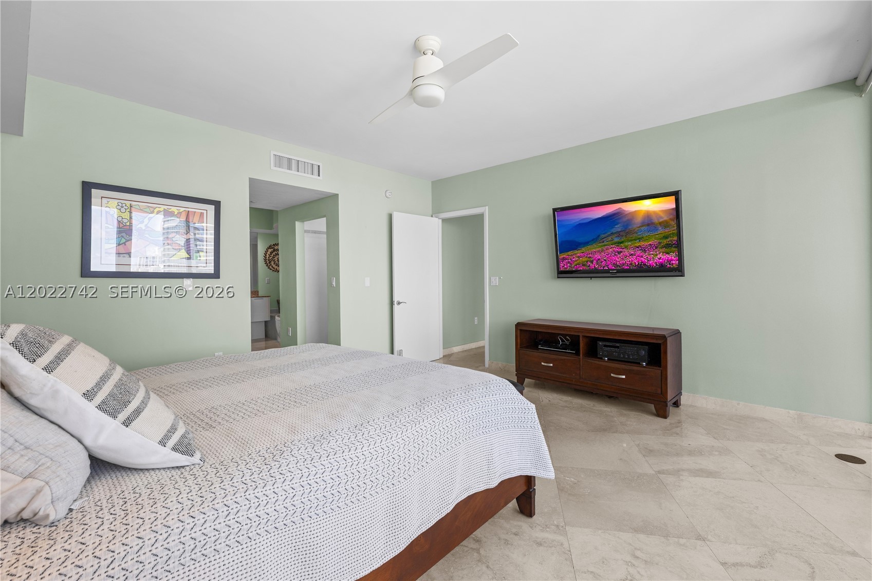 400 Alton Rd #907, Miami Beach FL 33139