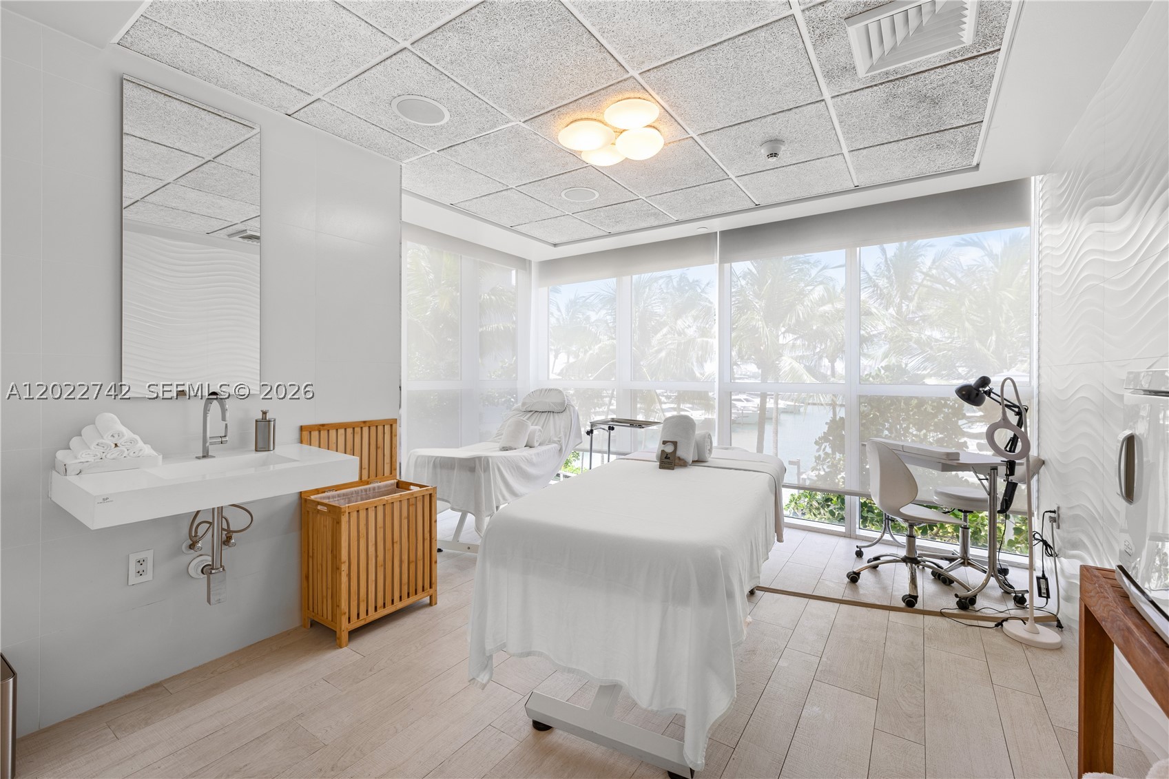 400 Alton Rd #907, Miami Beach FL 33139