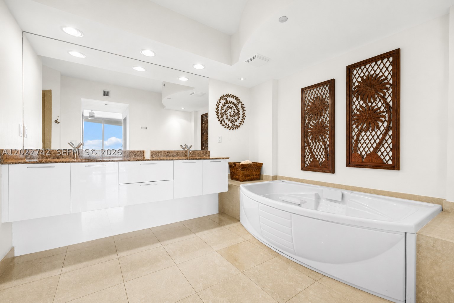 400 Alton Rd #907, Miami Beach FL 33139