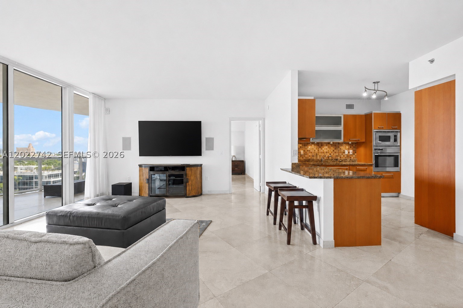 400 Alton Rd #907, Miami Beach FL 33139