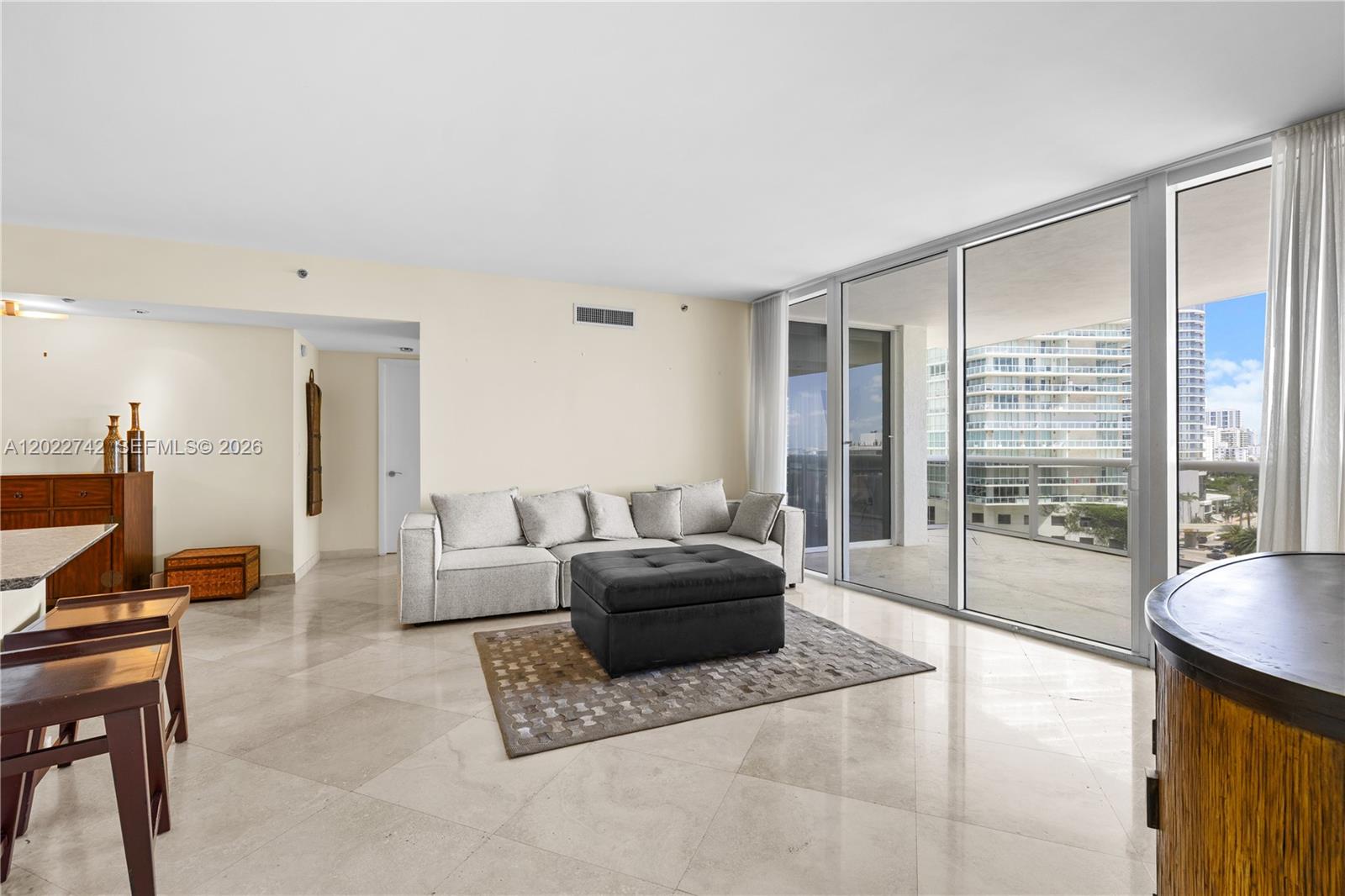 400 Alton Rd #907, Miami Beach FL 33139