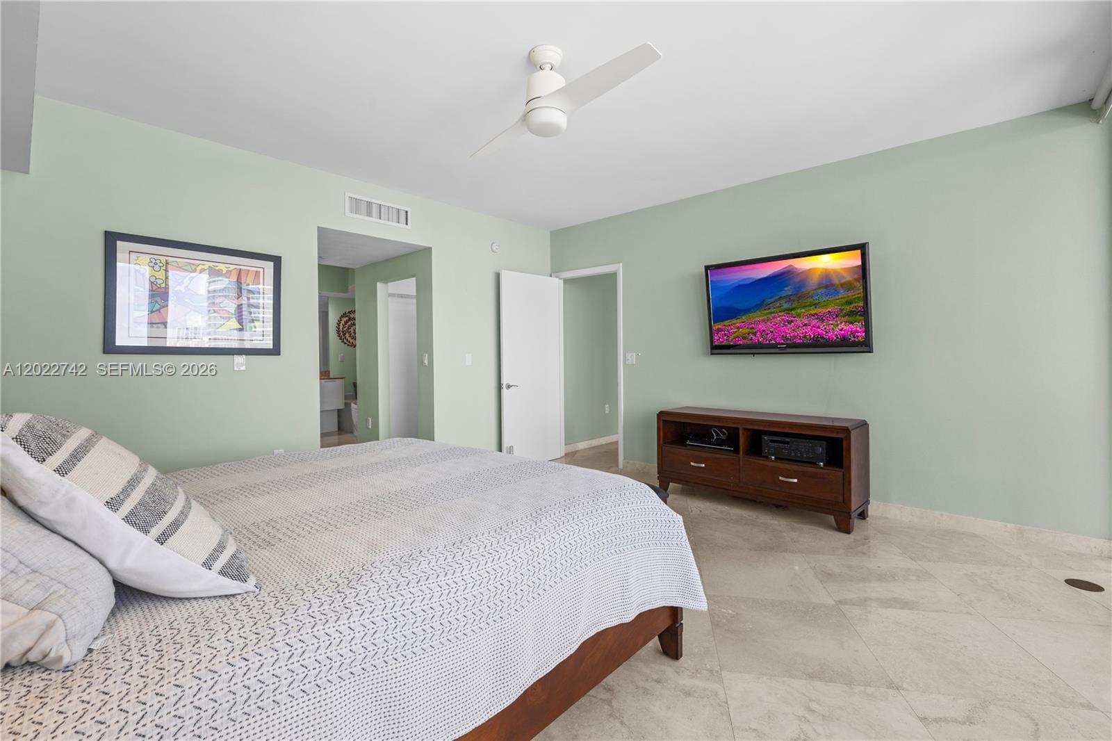 400 Alton Rd #907, Miami Beach FL 33139