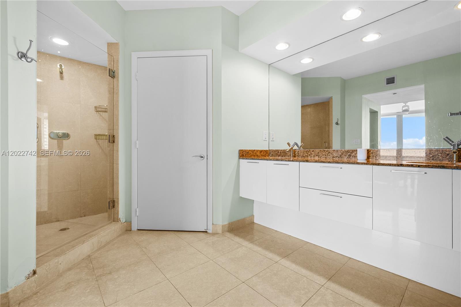 400 Alton Rd #907, Miami Beach FL 33139
