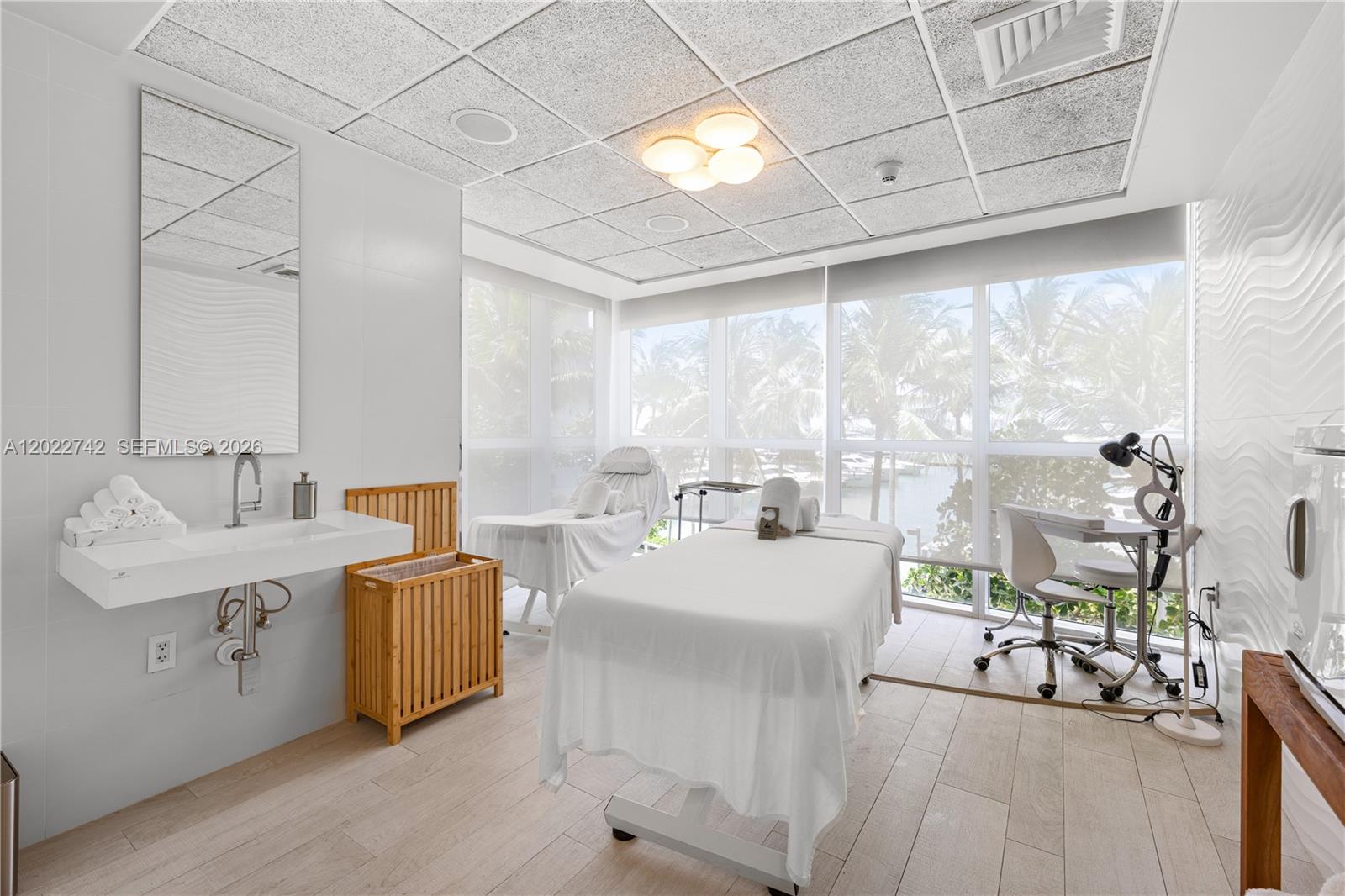 400 Alton Rd #907, Miami Beach FL 33139