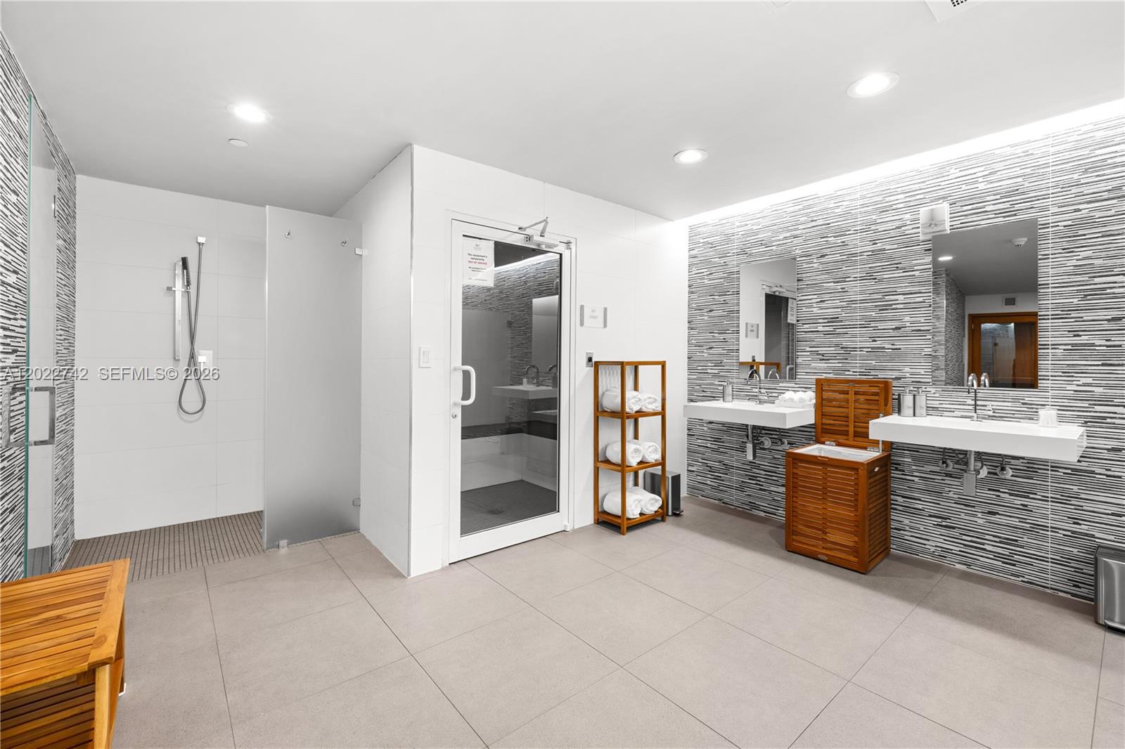 400 Alton Rd #907, Miami Beach FL 33139