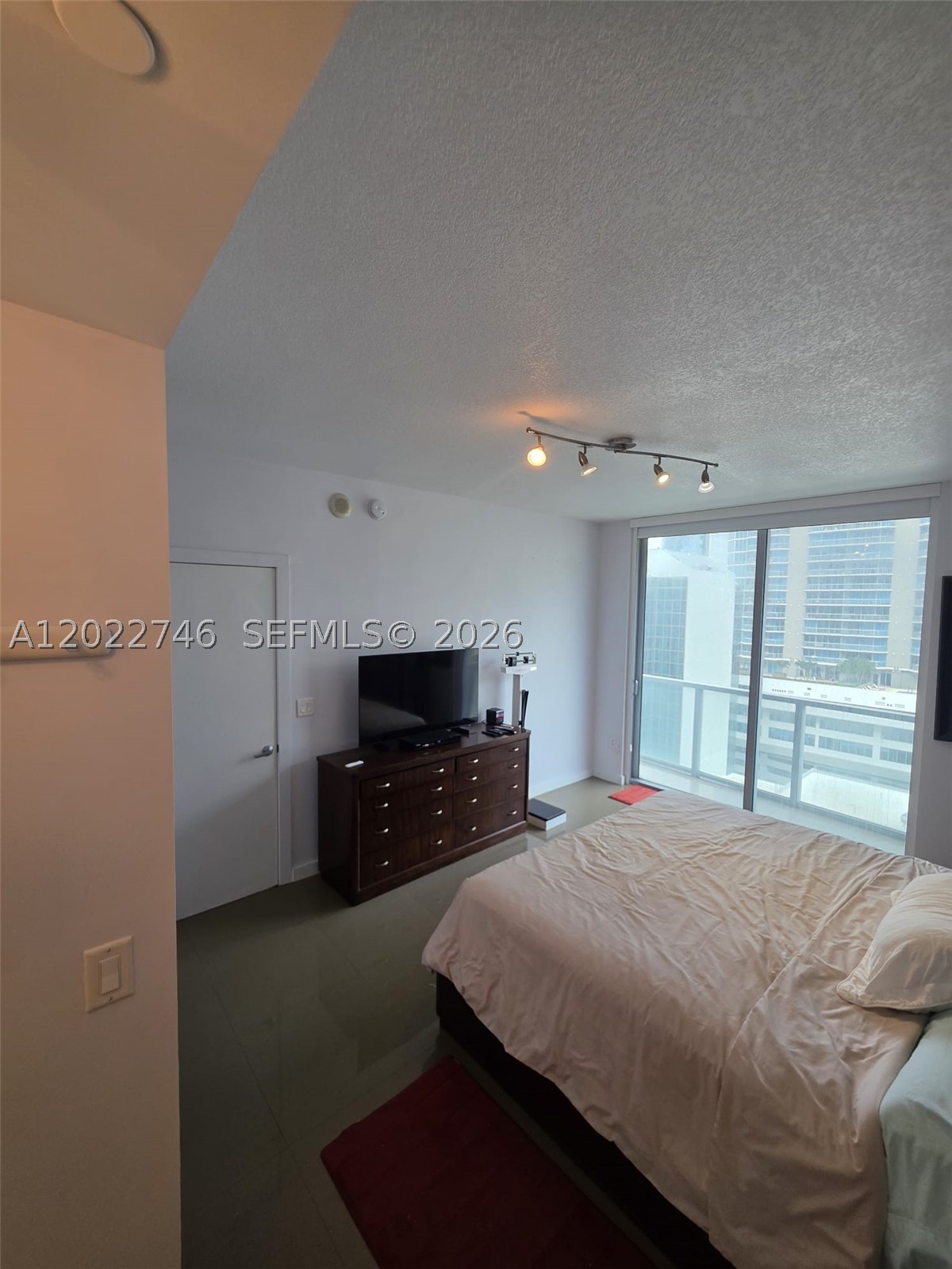 1060 Brickell Ave #2201, Miami FL 33131