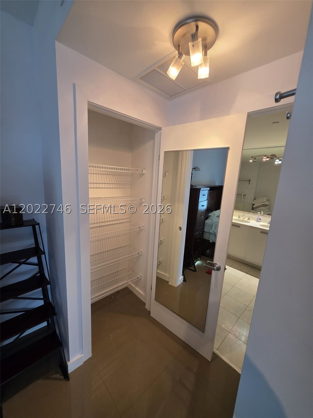 1060 Brickell Ave #2201, Miami FL 33131