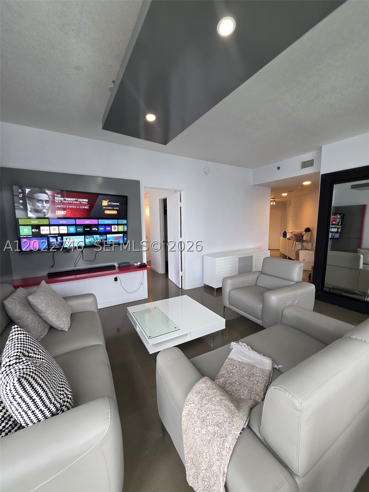 1060 Brickell Ave #2201, Miami FL 33131