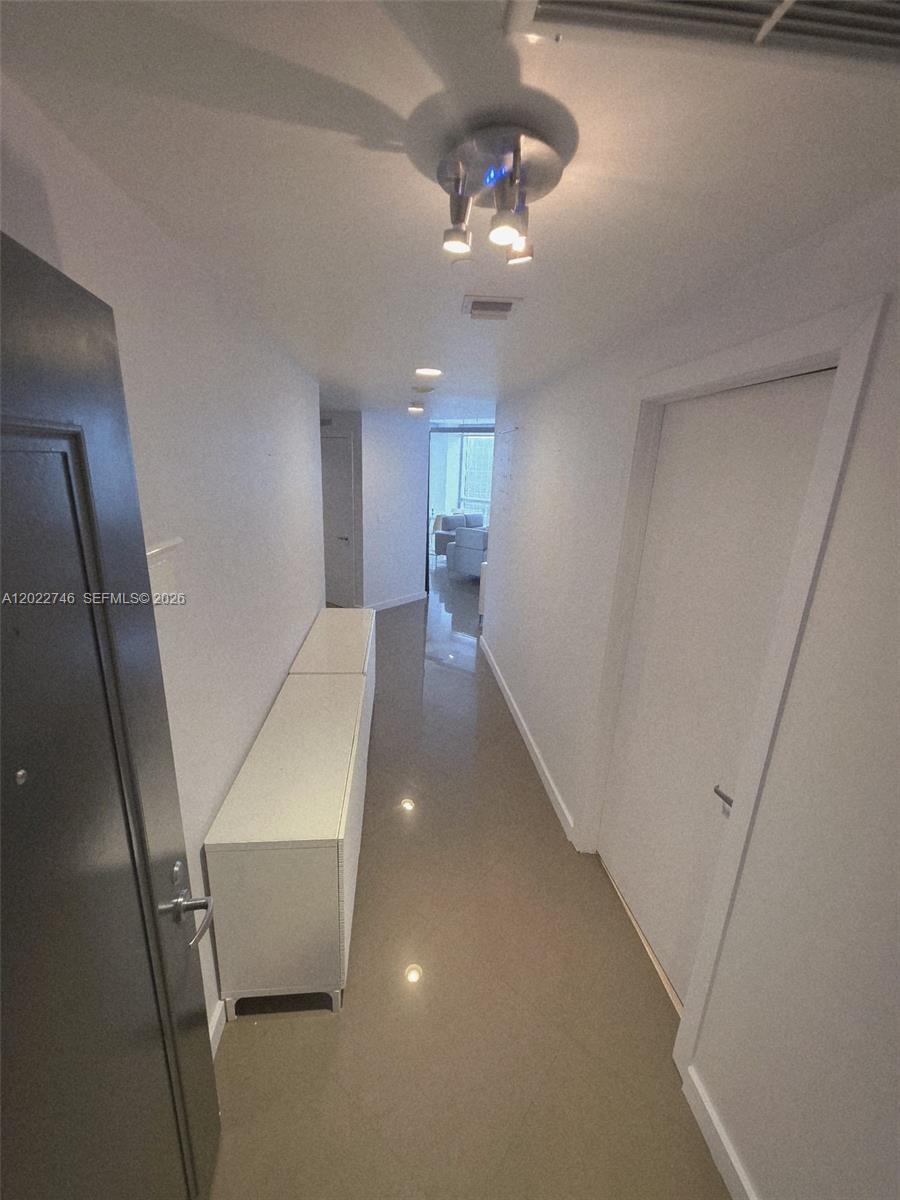 1060 Brickell Ave #2201, Miami FL 33131