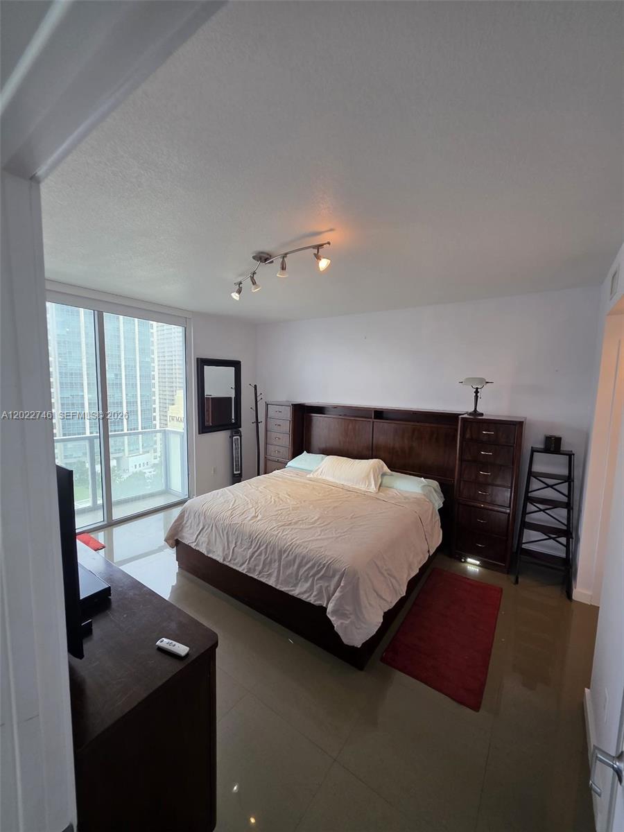 1060 Brickell Ave #2201, Miami FL 33131
