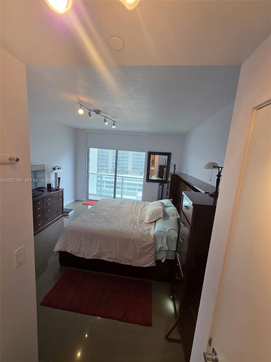 1060 Brickell Ave #2201, Miami FL 33131