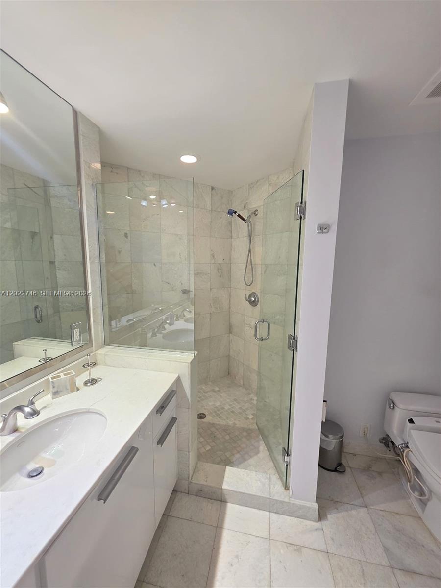 1060 Brickell Ave #2201, Miami FL 33131