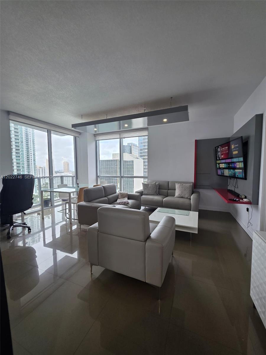 1060 Brickell Ave #2201, Miami FL 33131