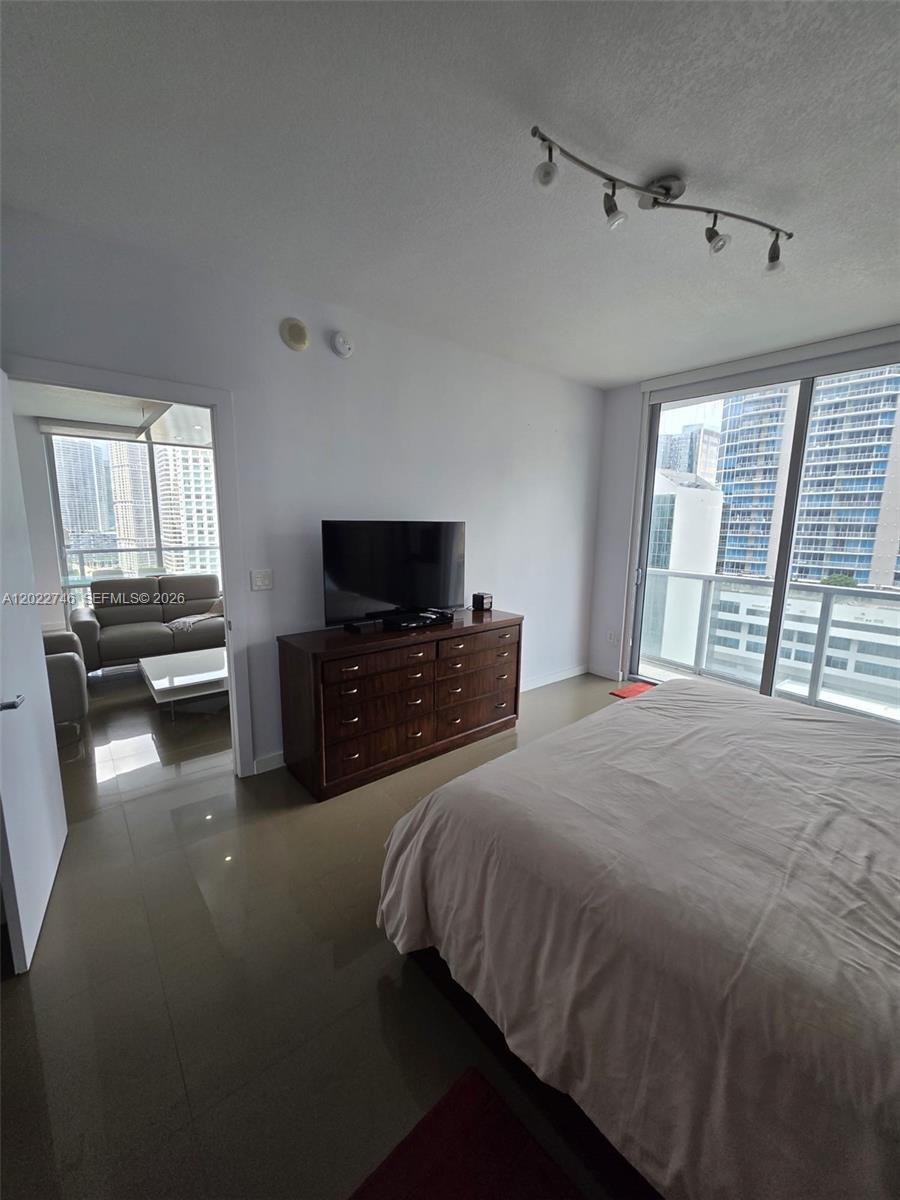 1060 Brickell Ave #2201, Miami FL 33131