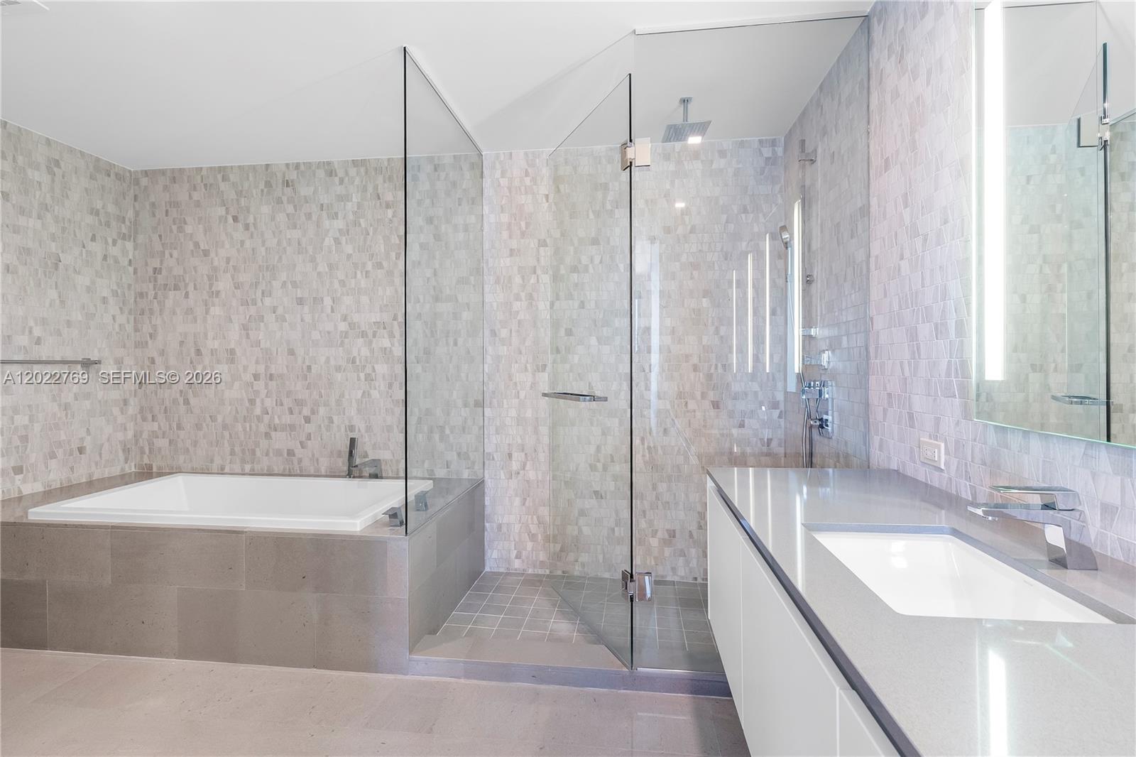 68 SE 6th Street #810, Miami FL 33131