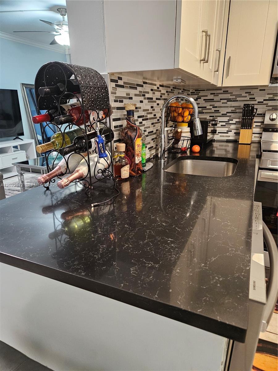 212 Lake Pointe Dr #113, Oakland Park FL 33309