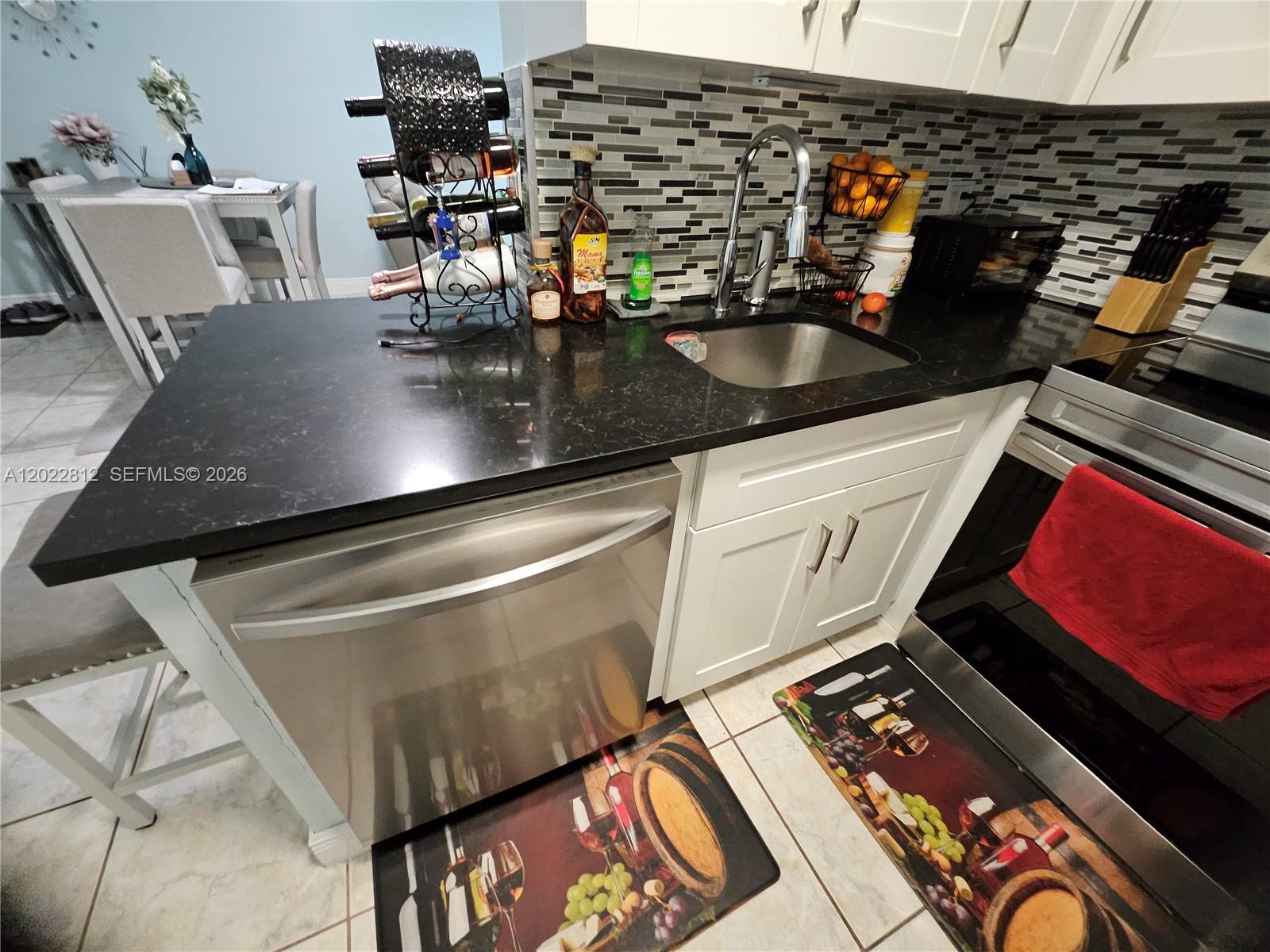 212 Lake Pointe Dr #113, Oakland Park FL 33309