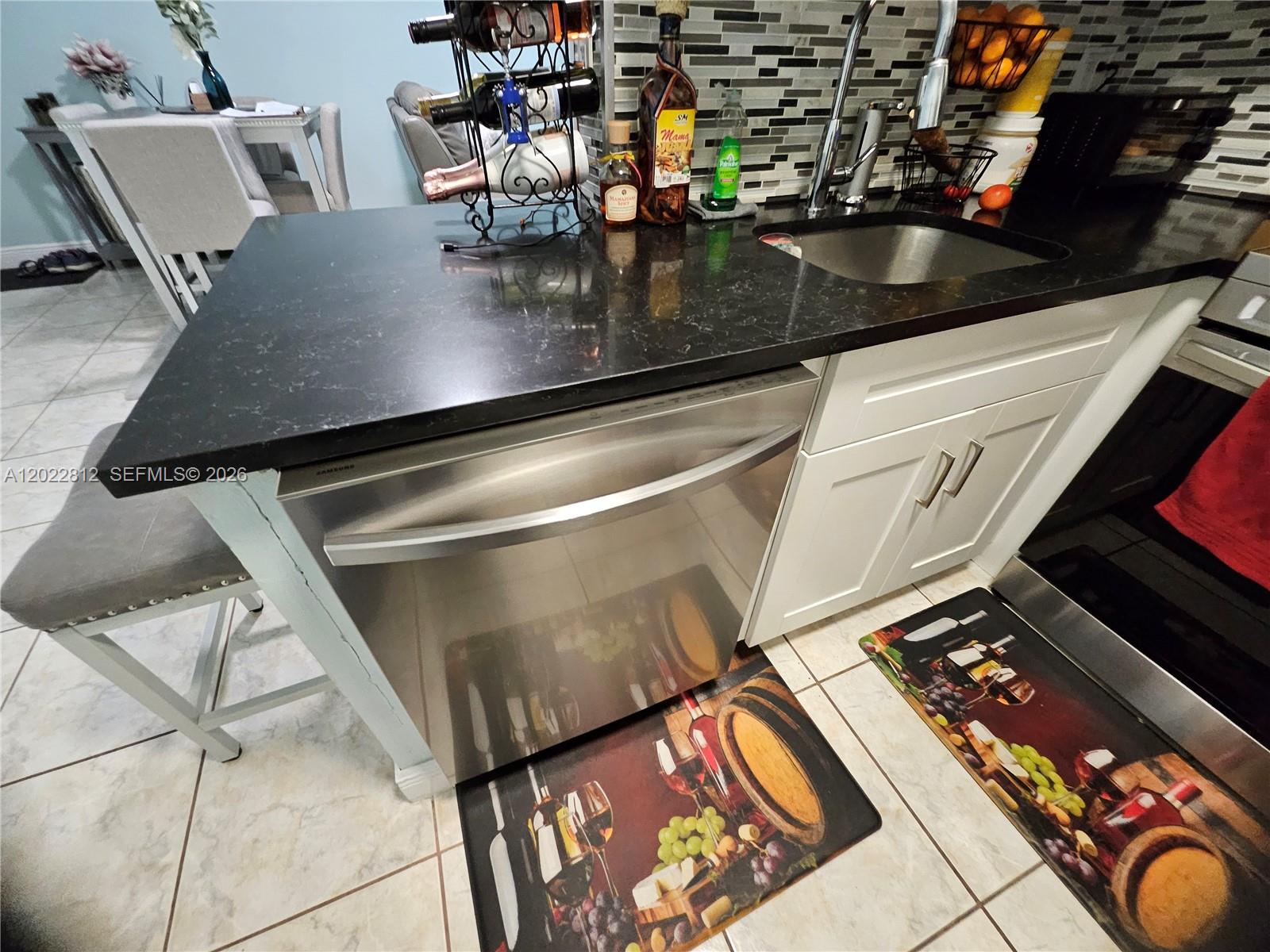 212 Lake Pointe Dr #113, Oakland Park FL 33309