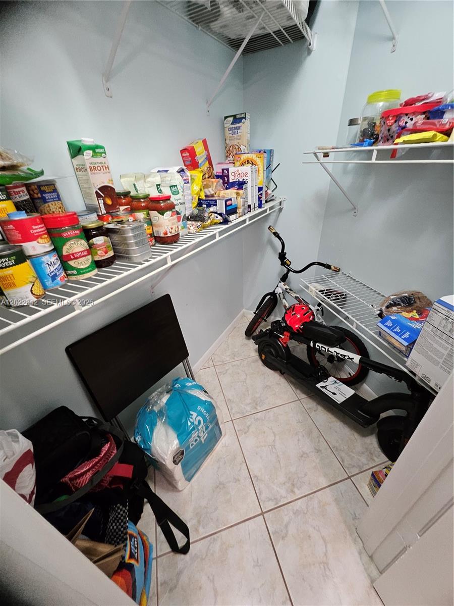 212 Lake Pointe Dr #113, Oakland Park FL 33309