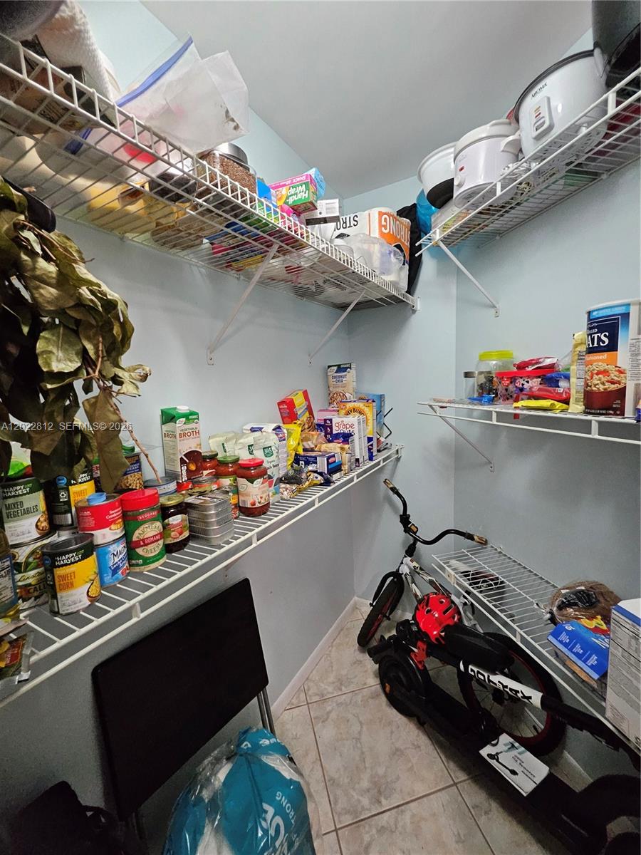 212 Lake Pointe Dr #113, Oakland Park FL 33309