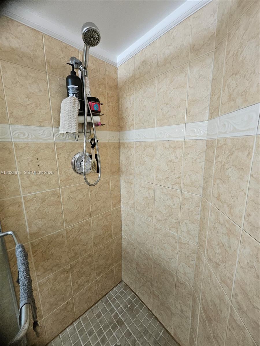 212 Lake Pointe Dr #113, Oakland Park FL 33309