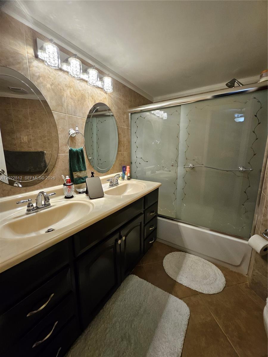 212 Lake Pointe Dr #113, Oakland Park FL 33309