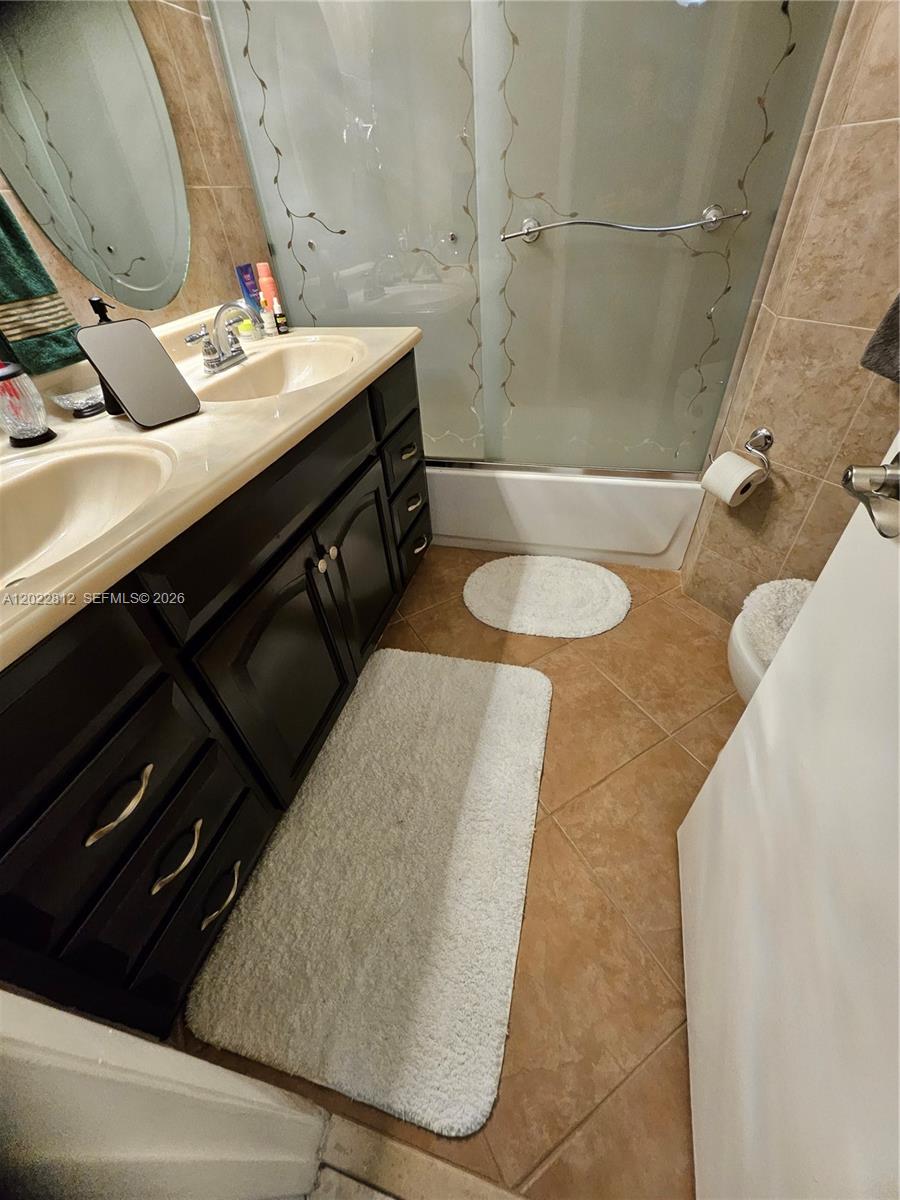 212 Lake Pointe Dr #113, Oakland Park FL 33309