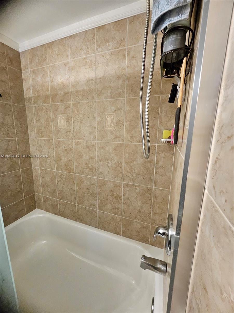 212 Lake Pointe Dr #113, Oakland Park FL 33309