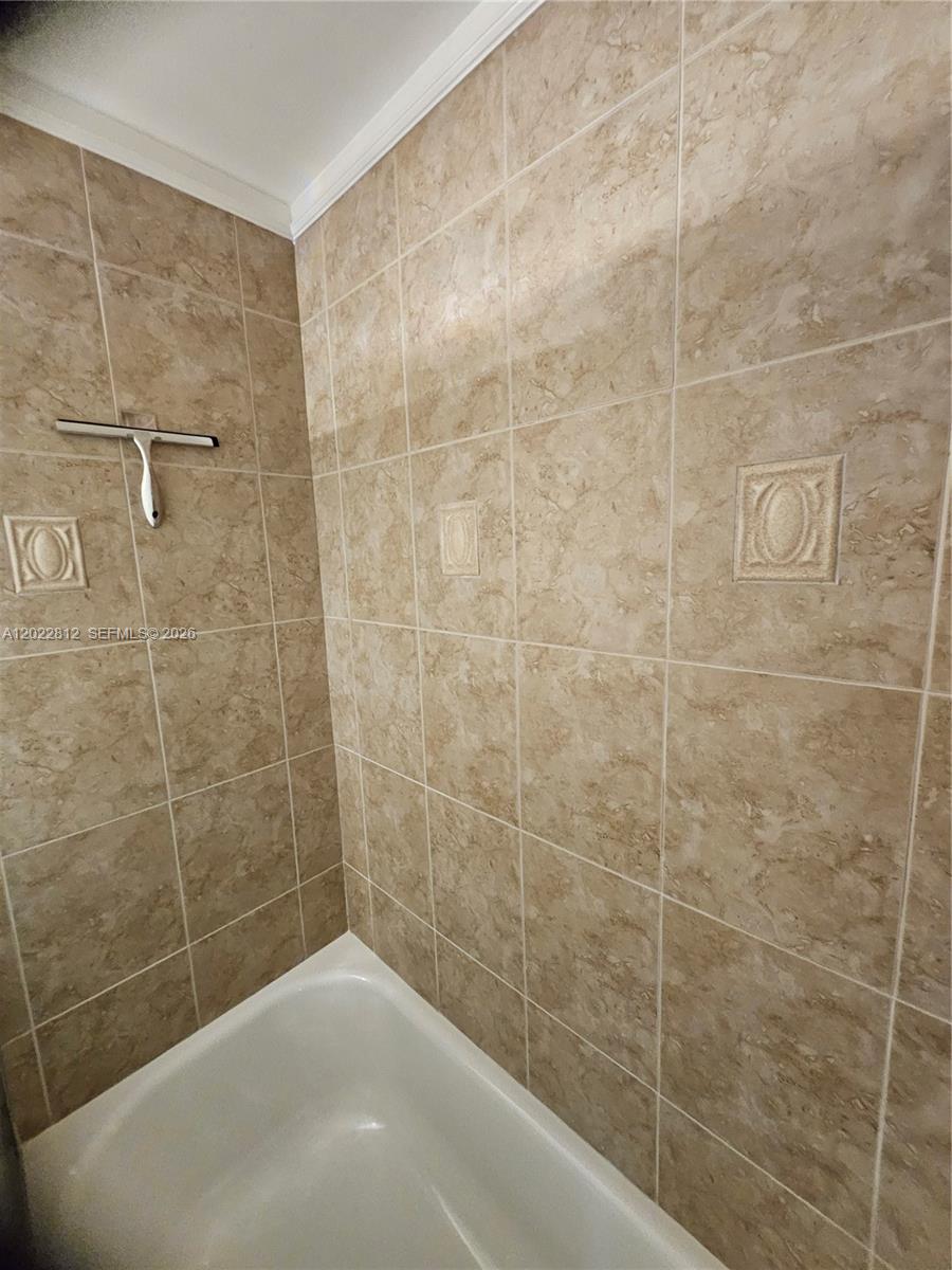 212 Lake Pointe Dr #113, Oakland Park FL 33309