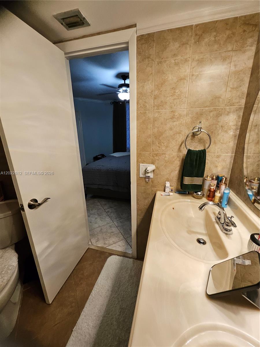 212 Lake Pointe Dr #113, Oakland Park FL 33309
