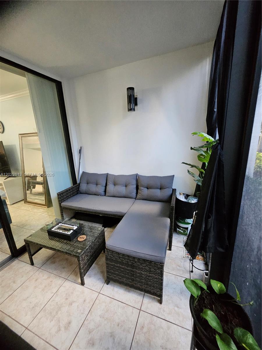 212 Lake Pointe Dr #113, Oakland Park FL 33309